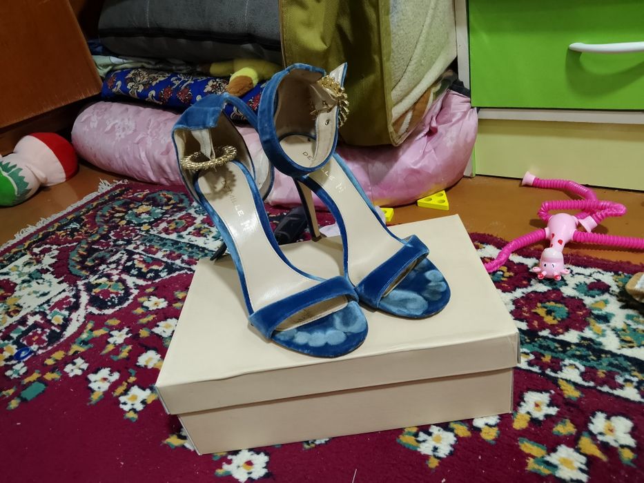 Женские туфли на каблуке