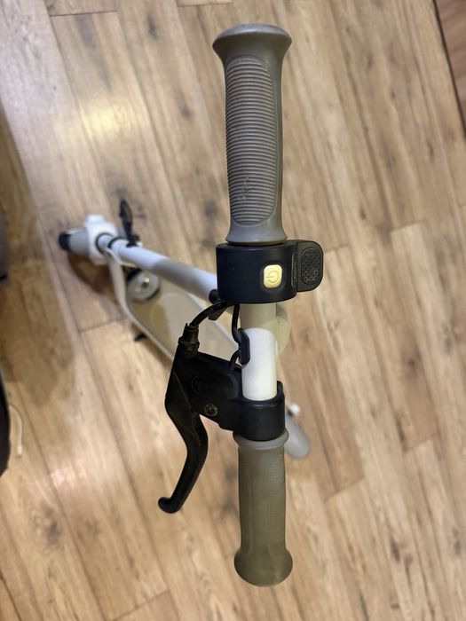 Trotineta electrica Segway Ninebot Zing C8