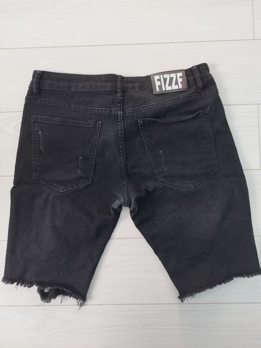 Мъжки дънки с накъсан и боя ефект