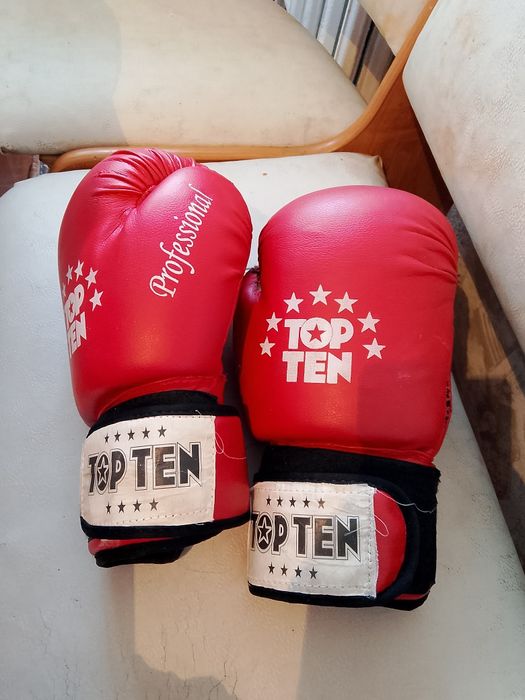 Продам боксерски шлем за 5000 и перчатки  1500