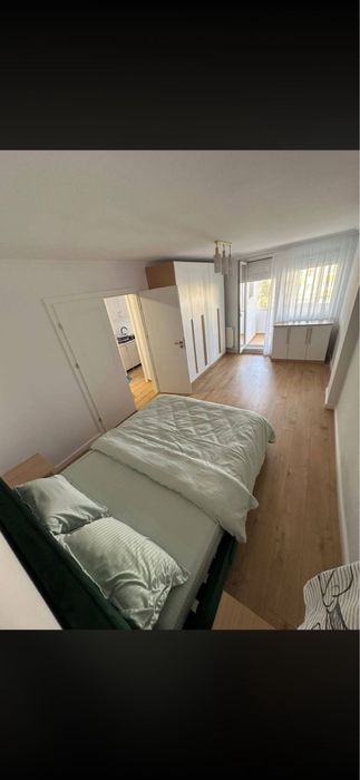De inchiriat apartament 3 camere