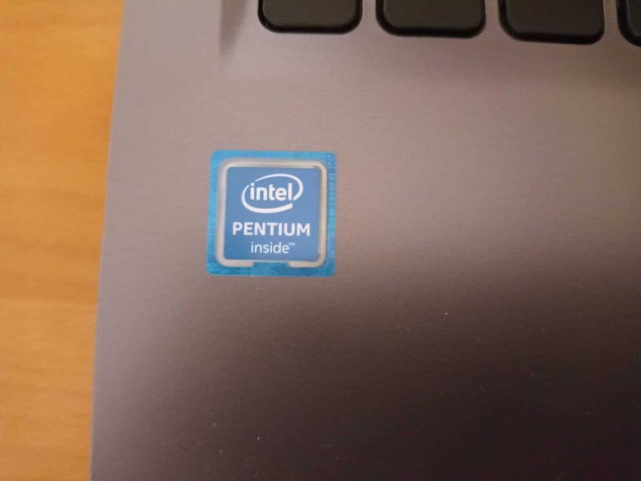 Чисто нов, много лек и компактен лаптоп Asus X515MA,оригинално зарядно