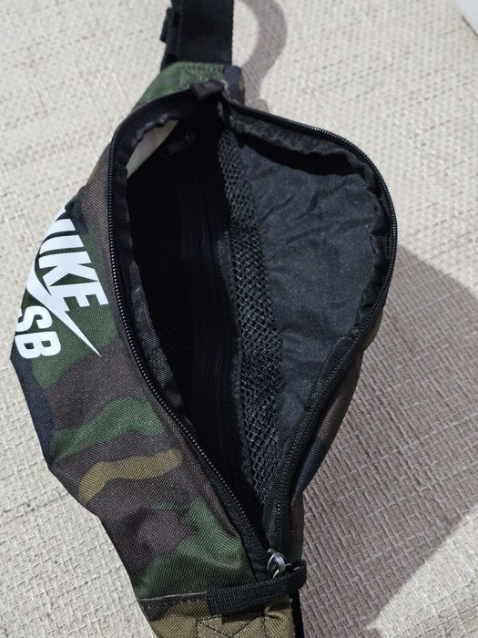 Borseta Nike SB (Nu Adidas, Oakley, Obey,  Columbia,  Dickies, Salomon