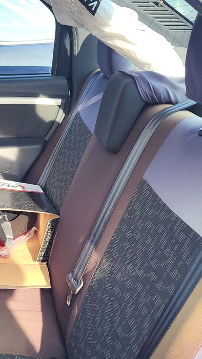 Particular, vând auto Logan 2011.