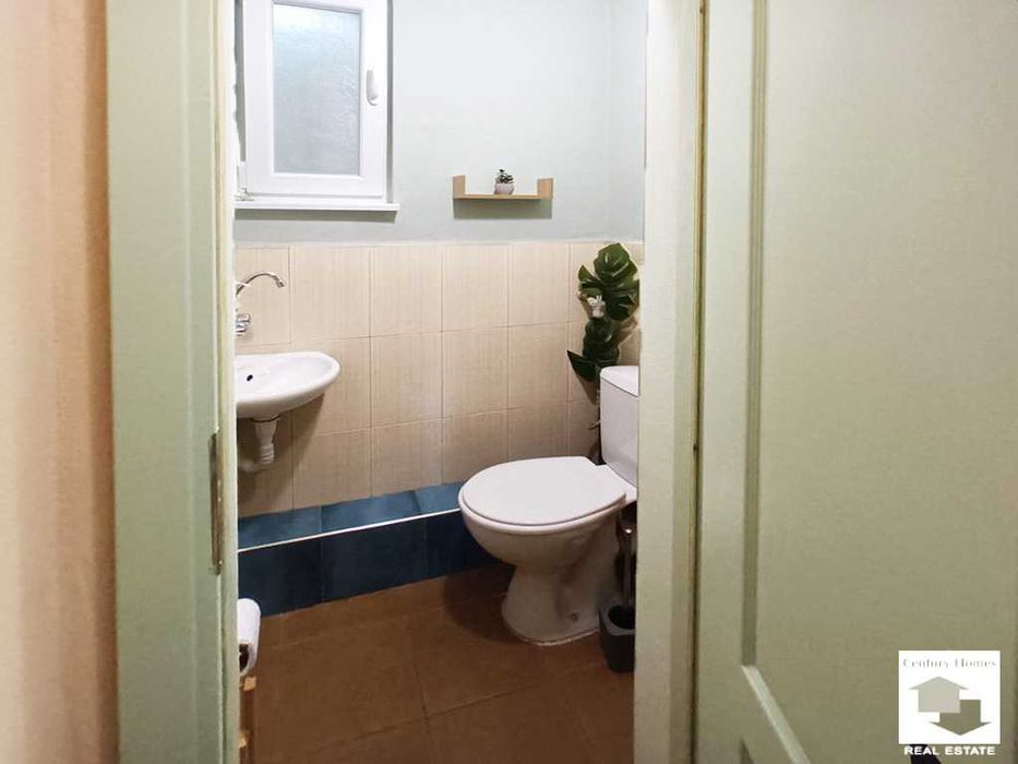 104952 Панорамен тристаен апартамент в центъра на В. Търново