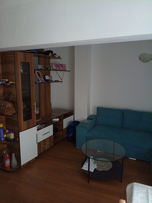Apartament cu 3 camere de închiriat