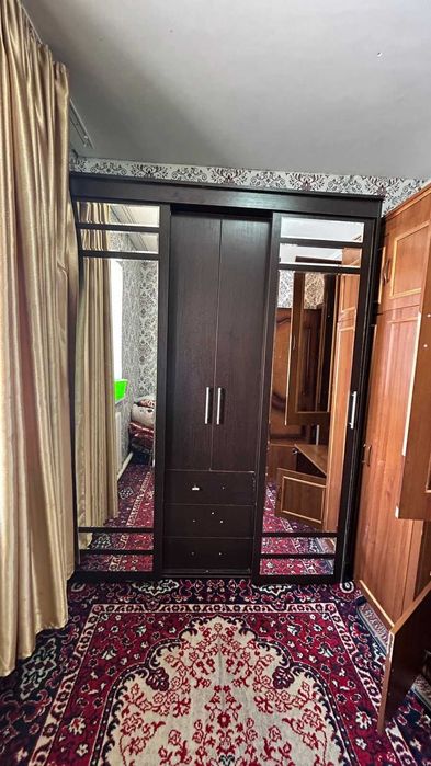 Продам шкаф купе с зеркалом