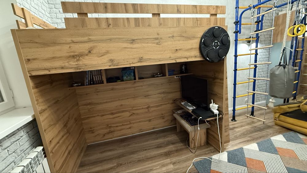 Двухэтажная кровать