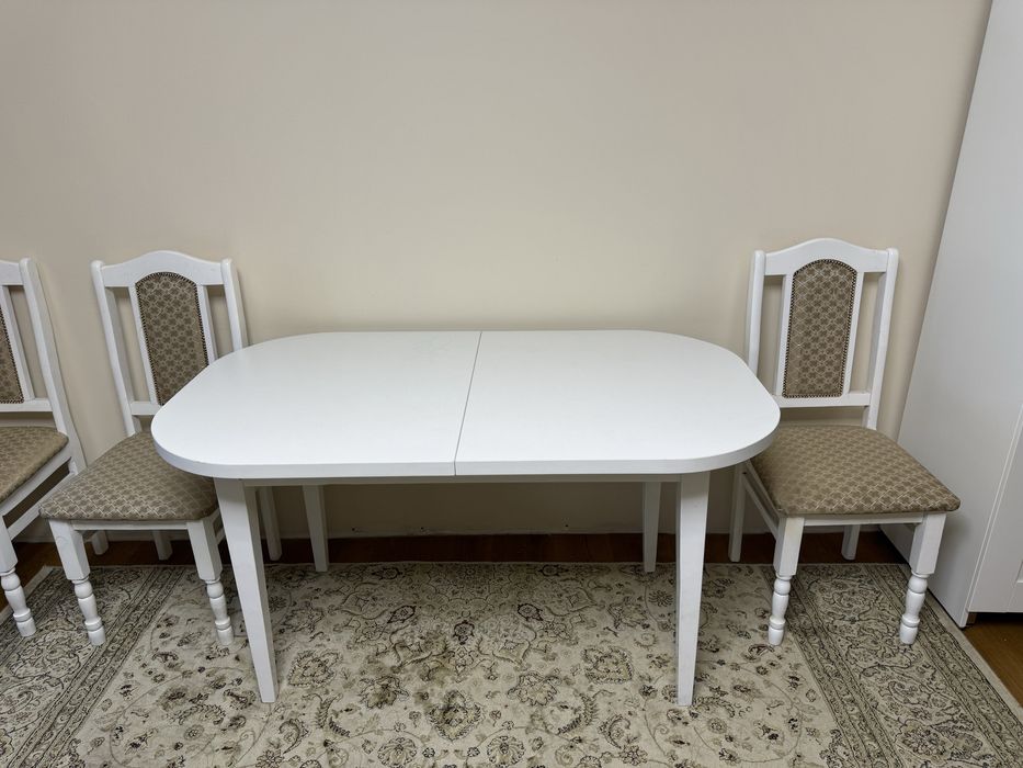 Раскладной стол и 6 стульев