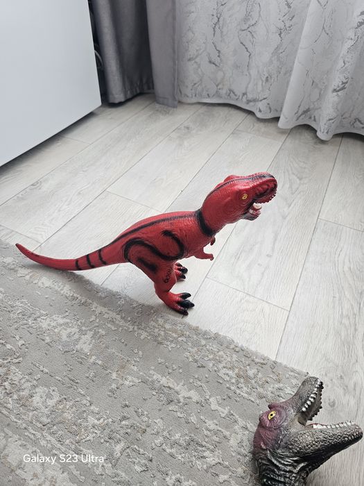 Продам динозавров