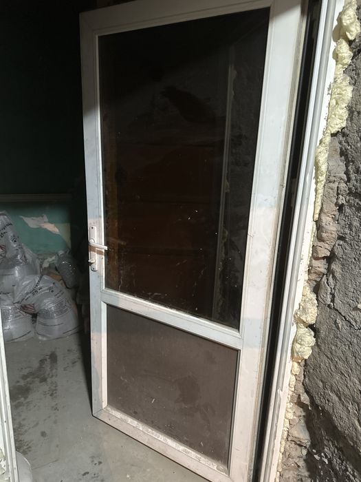 Плавтиковая  дверь