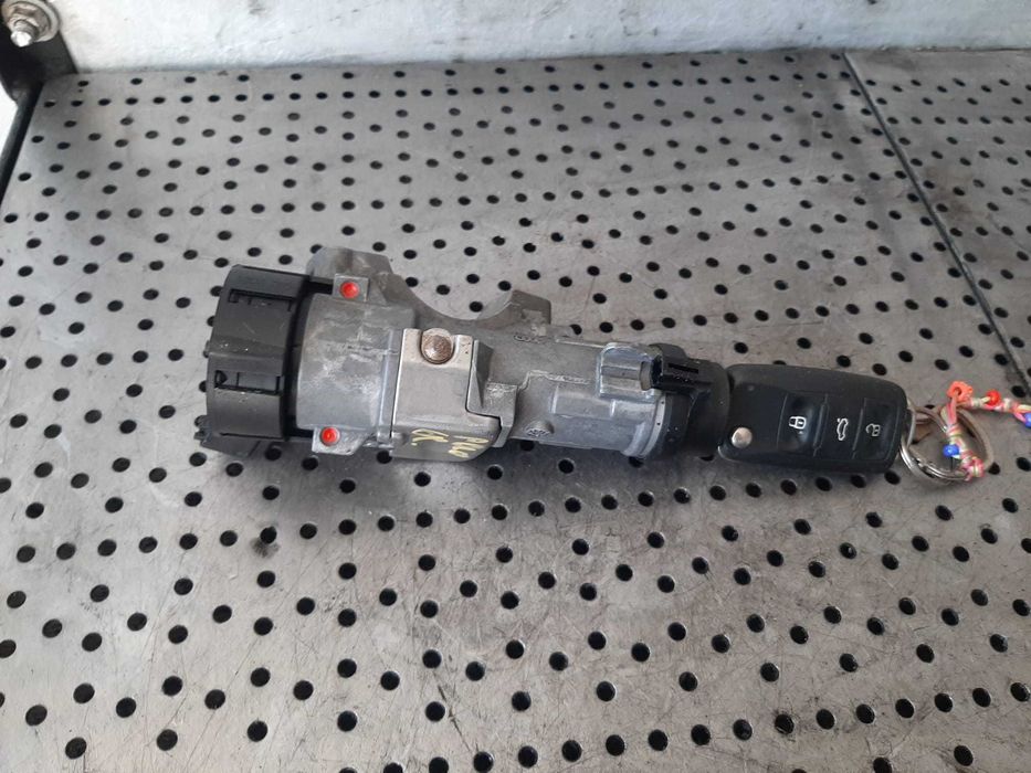 contact auto cu cheie vw polo 6r  6r0905851b