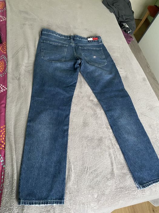 Продавам дънки Tommy jeans нови без етикет от внос. Размер 34х 32
