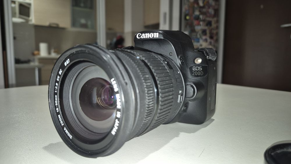 Canon Eos 200D cu obiectiv Sigma DC 18-50mm 1:2.8 EX