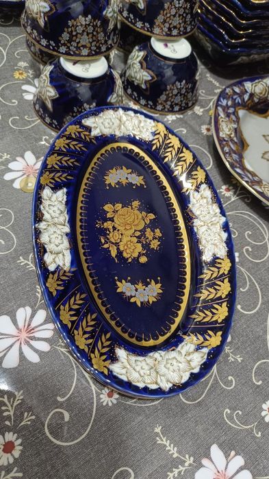 Посуда для кухний.
Тарелка 16 
Пиёла 18 та
Чойнак 2 та
Овальный закуск