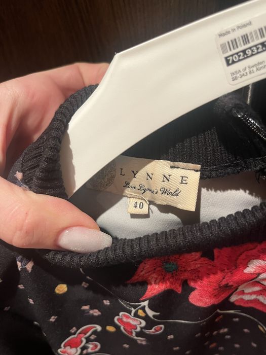 Рокля с флорашни мотиви и дълъг ръкав