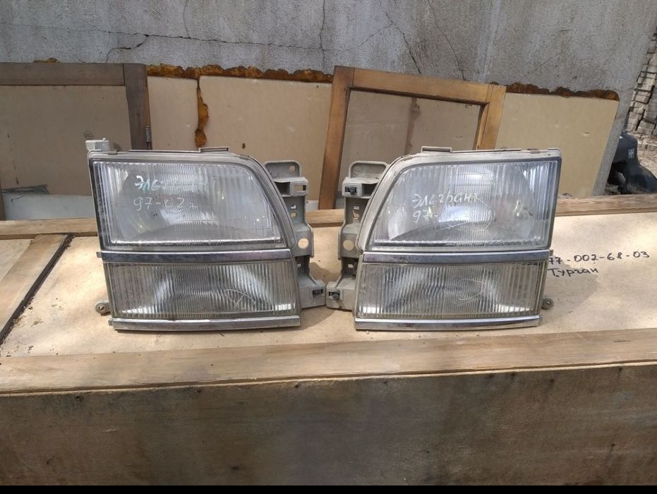 Nissan elgrand 97-02 год фары передние б/у оригинал цена за пару