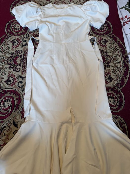 Продам бежовое платье