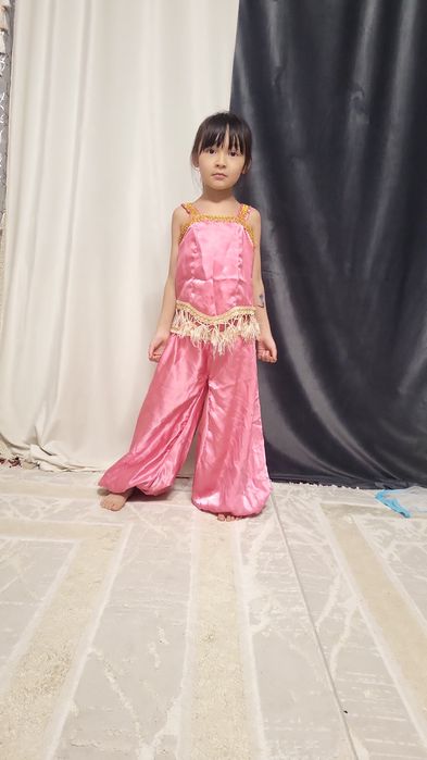 Продам костюмы разные