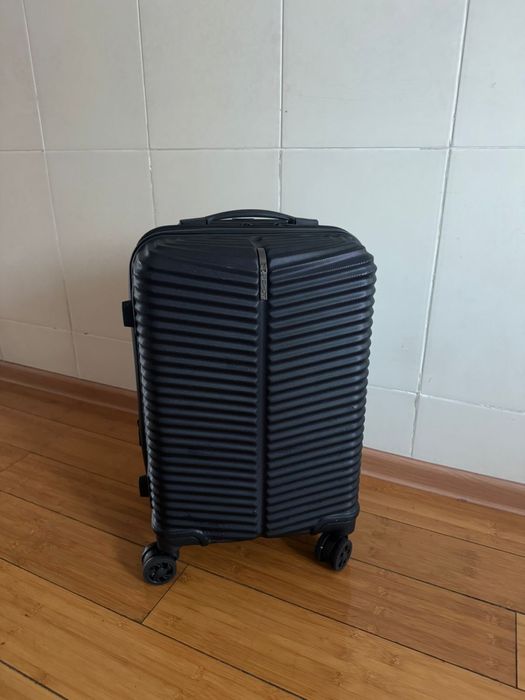 Чемодан хорошем состояние как новая