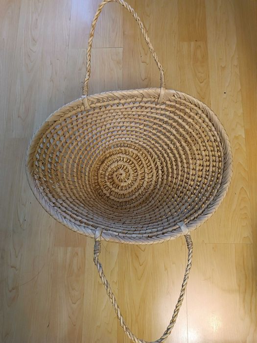 Кошница плетена и гъвкава, от лико