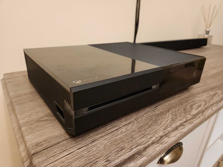 Xbox One 500GB Complet functional, neactualizat din 2017