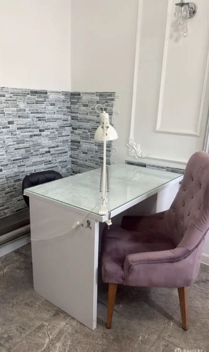 Сдается стол для маникюра