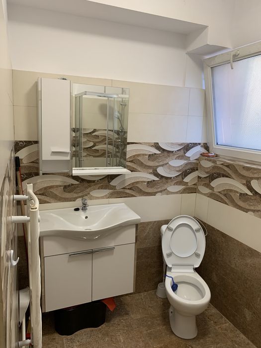 Inchiriez apartament sau vand