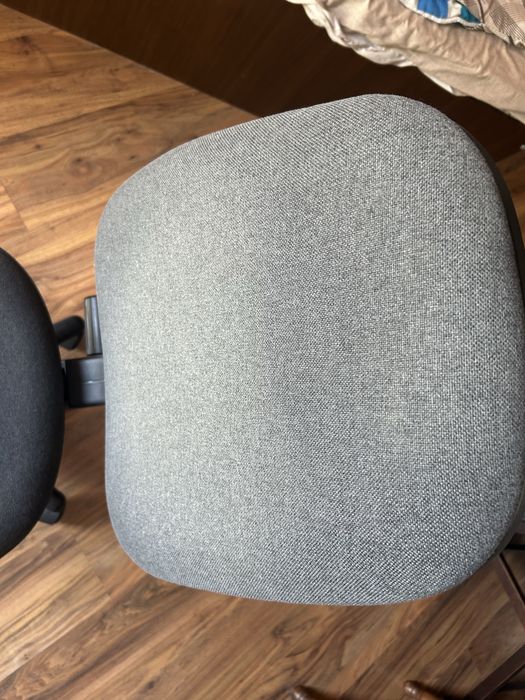 Офис стол на колела