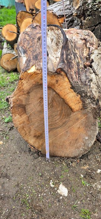 Орех, дървен материал.