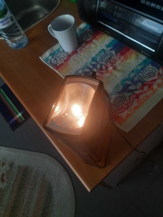 Продавам аварийна лампа с адаптер