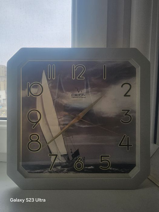 Часы настенные продаю