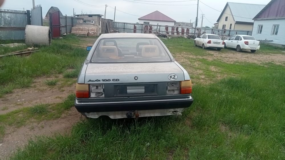 Audi 100 2.3 литра