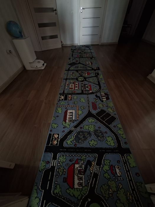 Ковёр (в хорошем состоянии)