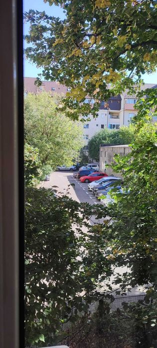 Particular: Vand apartament 3 camere, etaj 1 - zona Colentina, str. Radovanu 145.000 eur