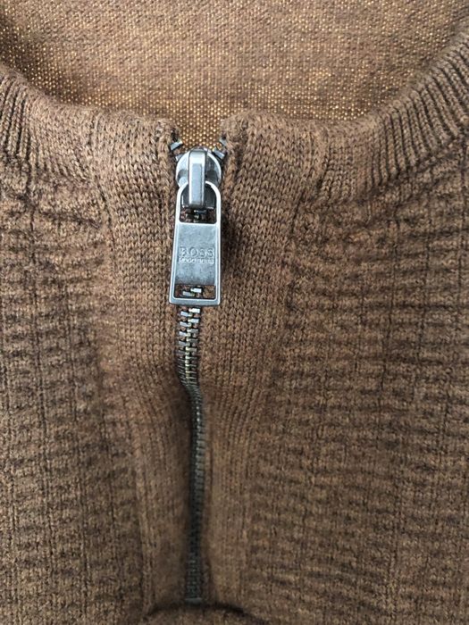 Pulovar nou Boss,marimea L