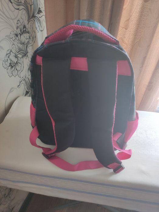 Продам рюкзак школьный