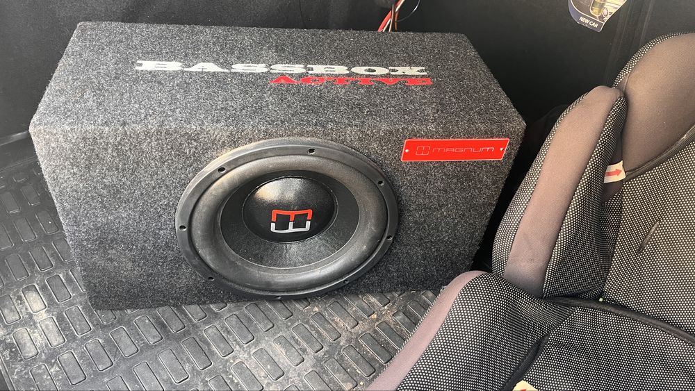 Продам саб в хорошем состояний