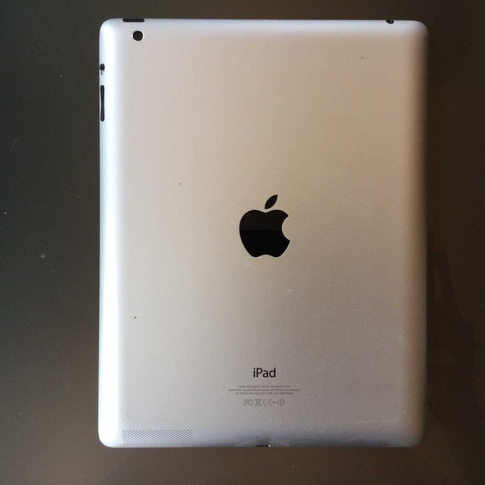 таблет APPLE IPAD 4th generation модел A1458 MD510LL/A Wi-fi 16 GB