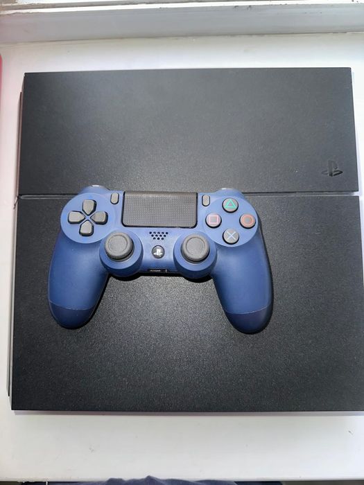 Продам Sony PS 4 (Fat)