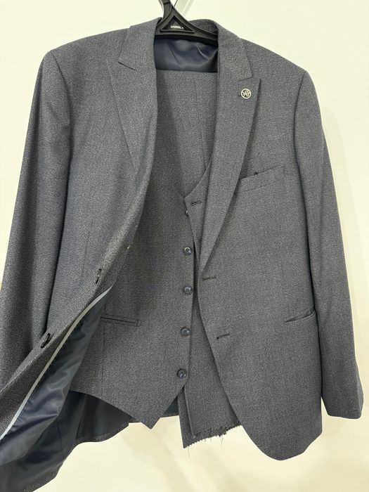 Элегантный костюм тройка