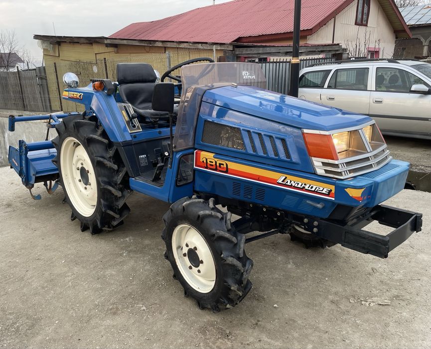 Tractor japonez Iseki 18 cp 4x4 freza de sol
