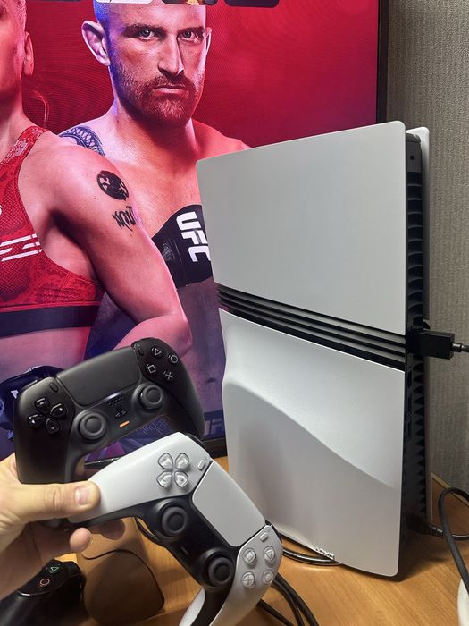 PS5 PRO С ДИСКОВОДОМ 2 джойстика