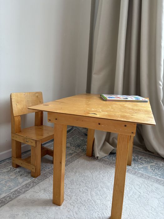 Детский стол парта и стульчик