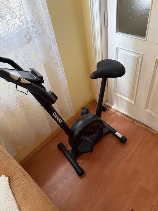 Bicicleta fitness Zipro One S Volanta 4.5kg110 kg, rezistenta: Magnetica,  8 nivele, cu afisaj cu masurarea pulsului, cu suport bidon