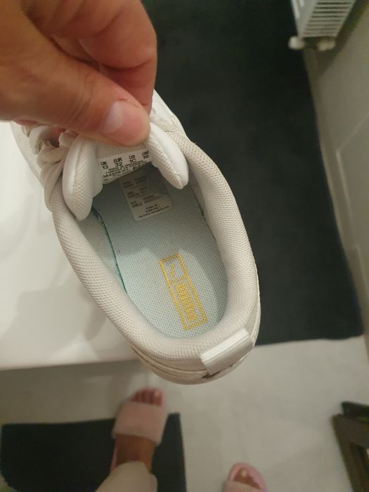 Vând adidasi Puma fete