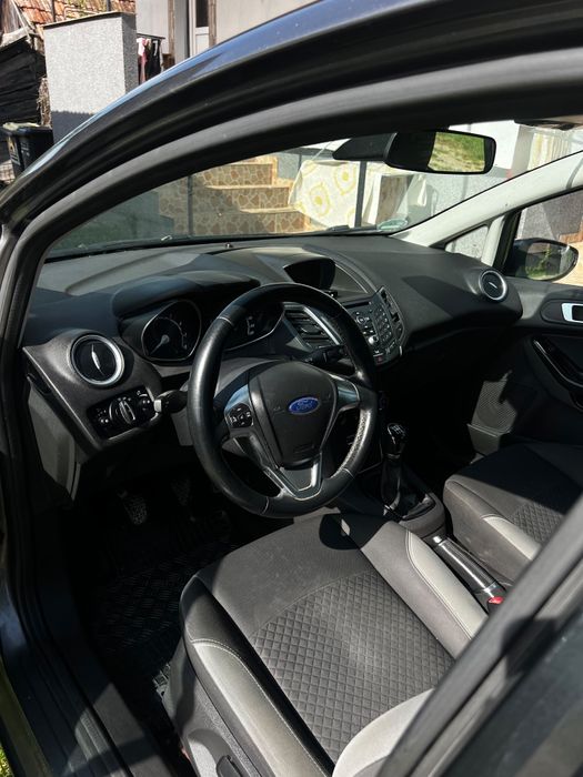 Vând ford fiesta 2017