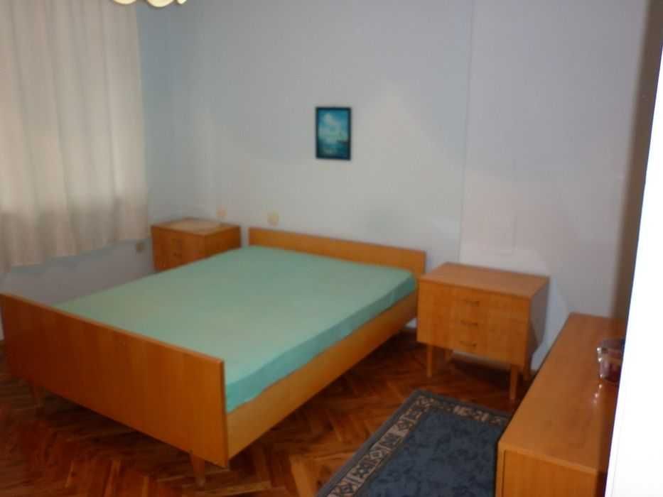 Дава се под наем Двустаен апартамент в Бургас, Възраждане - 2016 кв.м за 175 € - Снимка #4