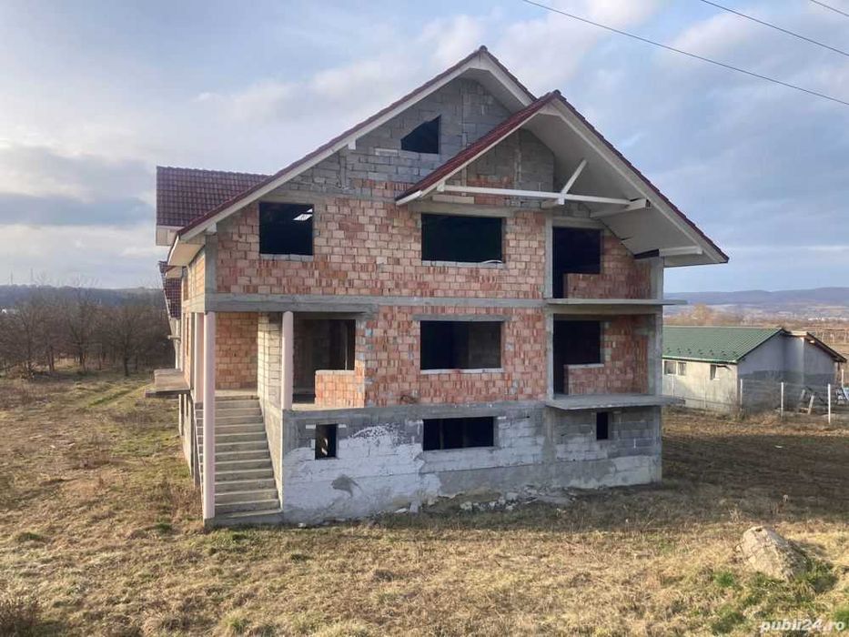 Casa in rosu, 3km de Dej, in Mica, localitate Manastirea - (jud. Cluj)