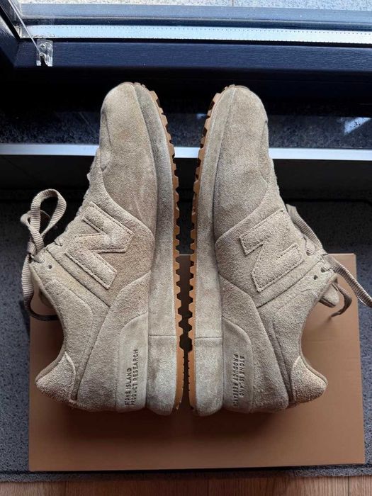 Колабарация на Stone Island и New Balance 574 Модел Ghost Цвят Тъмно Бежев Размер 42,5 Уникални маратонки за колекционери